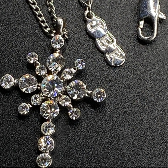 CAMROSE KROSS JBK Rhinestone Starlight Silver Tone Cross Necklace On Chain - Picture 8 of 9